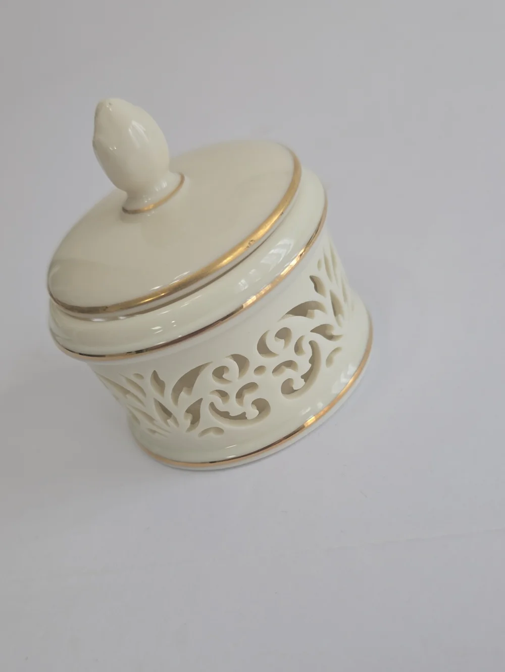Lenox Pierced China Votive Tea Light Candle Holder With Lid Gold Trim Off White